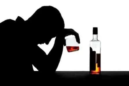 Дієтолог розповіла, як правильно вживати алкоголь