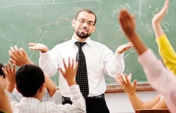 В Минобразования объяснили, как будет происходить повышение зарплат учителей