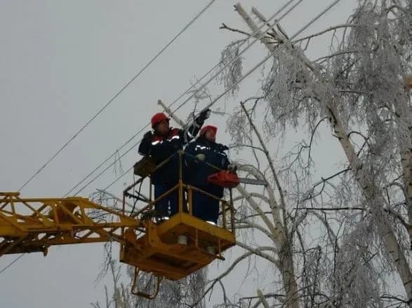 Знеструмленими залишаються 322 населених пункти у чотирьох областях