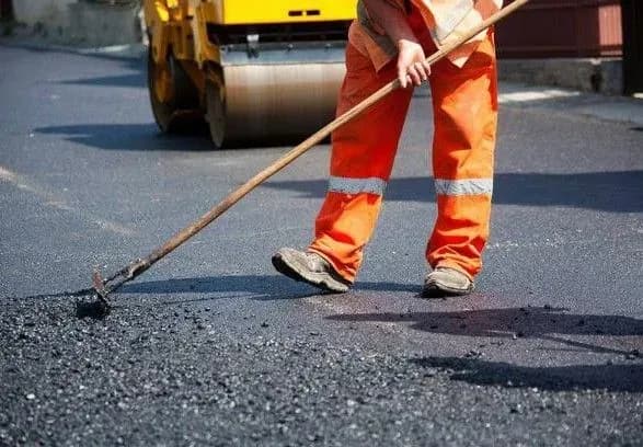 Неякісне будівництво доріг: група компаній з Одеси завдала мільйонні збитки державі