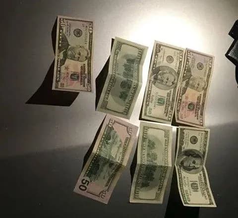 У Львові на хабарі затримали двох правоохоронців