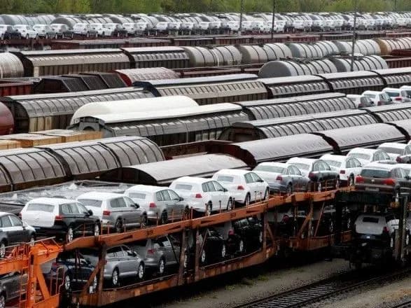 Минулого року із нових авто сплачено майже на третину більше митних платежів