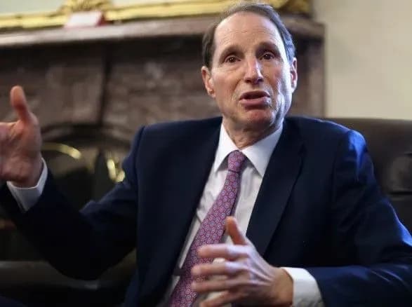 Американський сенатор зажадав перевірити продаж маєтку Трампа російському бізнесменові