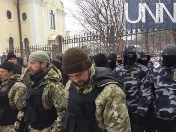 Під судом у справі Труханова сутичка: було чутно схожі на постріли звуки