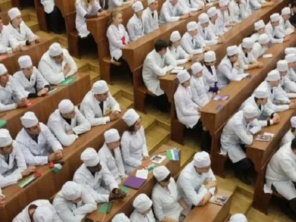 МОЗ: перевірка виявила порушення ще у трьох медичних вишах