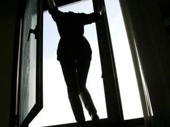 В Івано-Франківську дівчина вистрибнула з балкону палаючої квартири