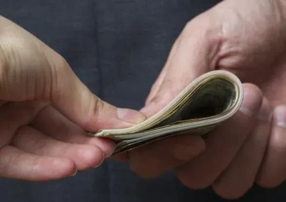 За тиждень правоохоронці викрили 15 чиноників-хабарників