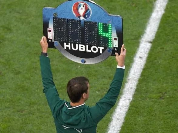 УЕФА желает ввести четвертую замену в футбольных матчах