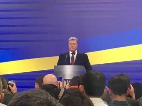 Президент: моя команда обговорює питання про закріплення у Конституції вступу до ЄС та НАТО