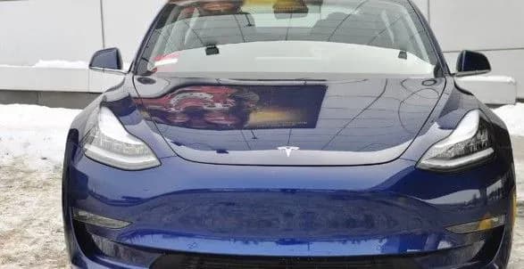 В Україну привезли першу Tesla Model 3