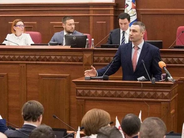 Кличко наказав київським депутатам їхати розчищати сніг