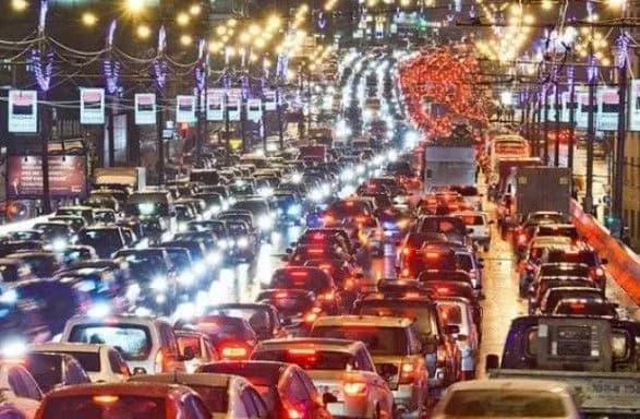 Затори паралізували рух у центрі Києва