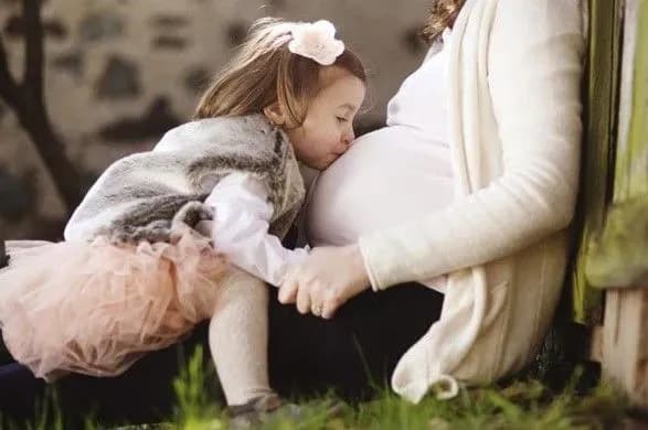 Дослідження: кожна п'ята українка у віці від 15 до 19 років народжувала