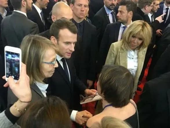 Макрон відмовився відвідати стенд Росії на Паризькому книжковому салоні