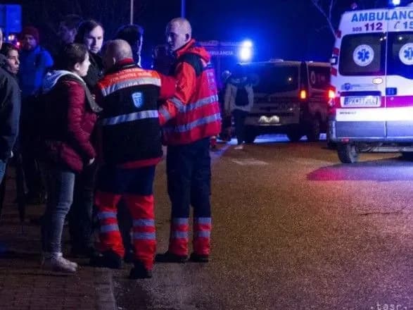 Поїзд зіткнувся з локомотивом у Словаччині: 18 поранених