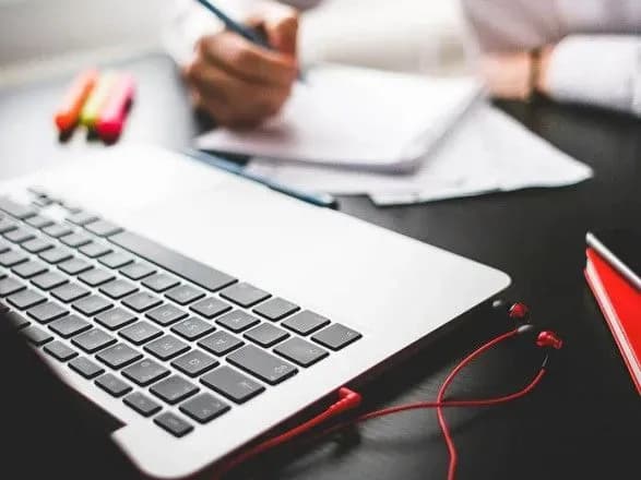 Держслужба зайнятості: середня зарплата у вакансіях сягає лише 4,3 тисячі гривень