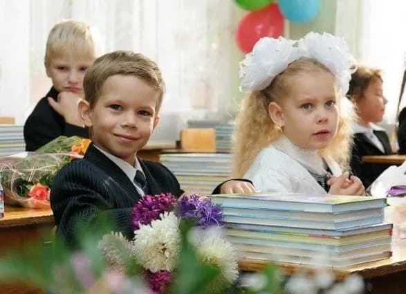 У Міносвіти пообіцяли забезпечити початкову школу новими підручниками до 1 вересня