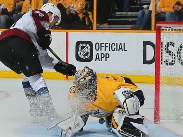 Победитель регулярного чемпионата НХЛ победил на старте плей-офф Кубка Стэнли