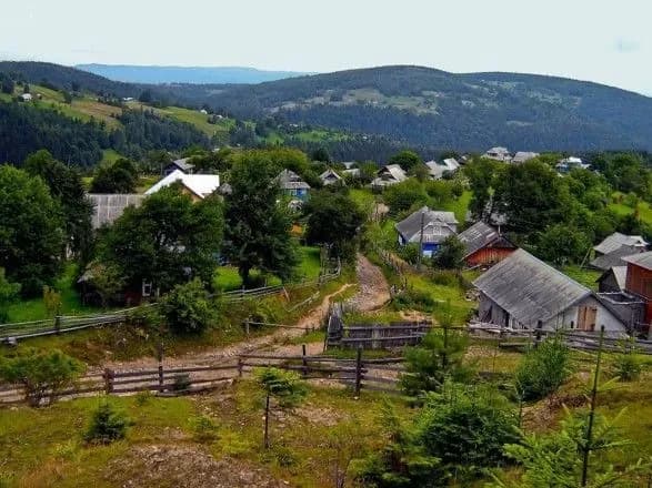 Рятувальники перевіряють інформацію про падіння літака на Прикарпатті