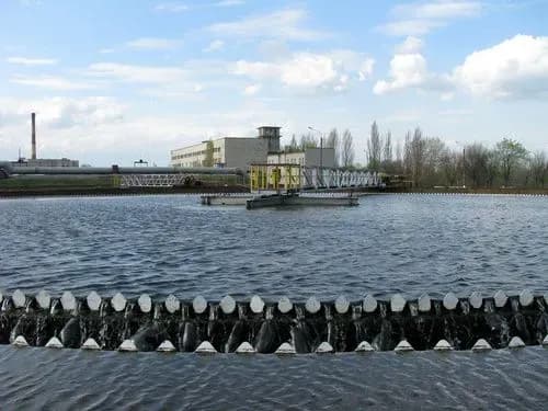 В столиці невідомі розібрали частину дамби Бортницької станції аерації