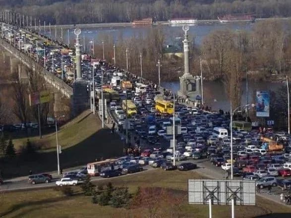 Рівень заторів в столиці оцінюється в 7 балів