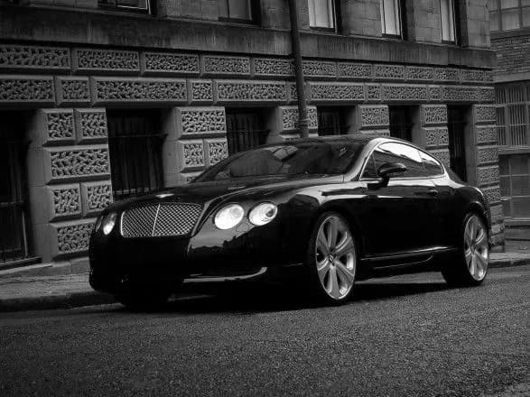 Українці у І кварталі сплатили на 30% більше податку за елітні авто