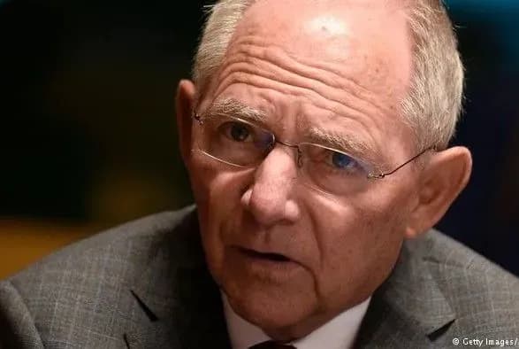 Глава Бундестага отметил юридическую сложность реформ ЕС от Макрона