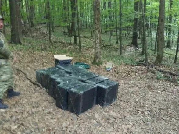 Контрабанда на Закарпатті: цигарки до кордону з Румунією доставили кіньми