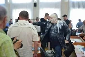 Стрілянина у Нікопольській міськраді: активісти розповіли, навіщо прийшли на сесію