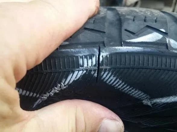 На автомобілі сестри Савченко порізали колеса