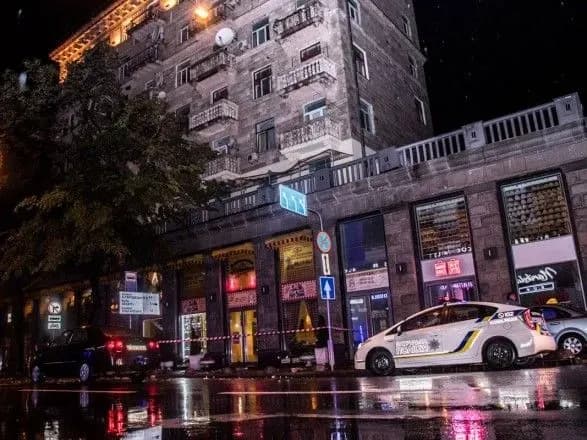 В центрі Києва обвалилась частина балкону