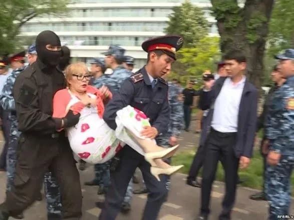 У Казахстані затримали 70 учасників акції на підтримку "в'язнів совісті"