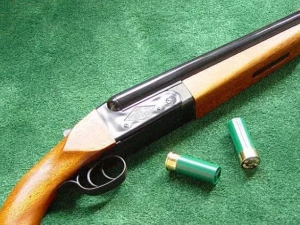 Двох чоловіків затримали за напад з обрізом рушниці на ломбард