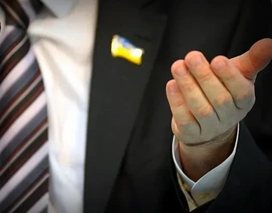 КСУ анонсував рішення щодо подань про скасування депутатської недоторканності