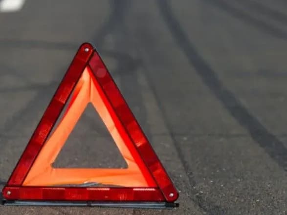 Під Києвом автобус збив двох дітей на пішохідному переході: є загибла