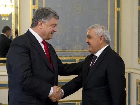 Порошенко і президент SOCAR обговорили можливе виробництво авіапалива в Україні