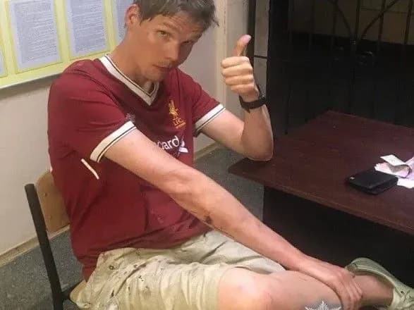 Киянин прихистив п'яного футбольного фаната з Норвегії