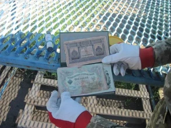 Росіянин та українець намагались вивезти з України старовинні банкноти
