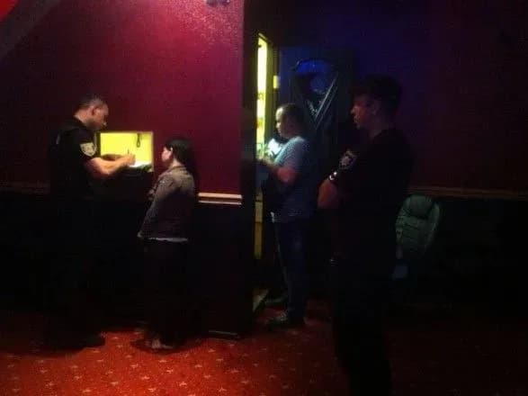 В Одесі невідомі у балаклавах розтрощили лотомаркети