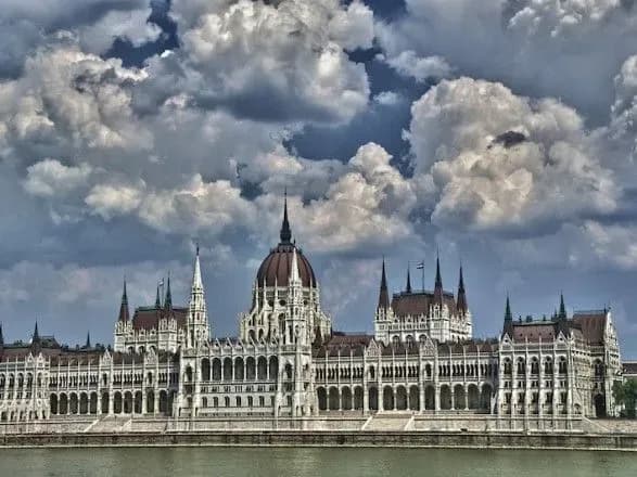 Угорщина може ввести кримінальне покарання за допомогу нелегальним мігрантам