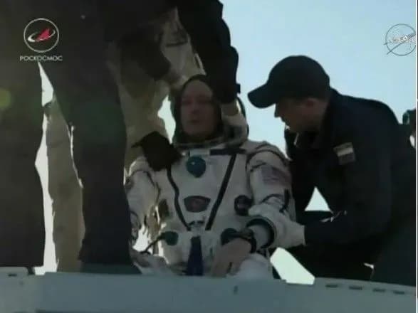 З'явились перші фото космонавтів після повернення з МКС