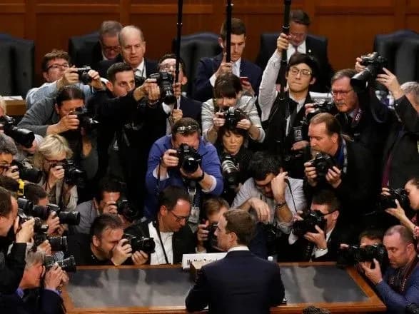 The New York Times: Facebook ділиться даними користувачів з десятками виробників смартфонів