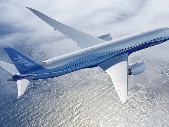 Троє п'яних росіян побилися на борту літака