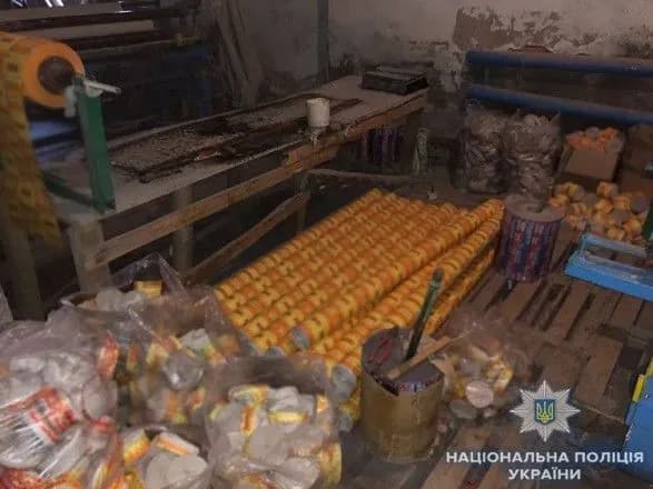 На Львівщині викрили цех, на якому підробляли туалетний папір