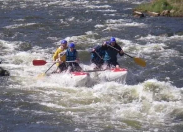 На Прикарпатье во время рафтинга перевернулась лодка с туристами