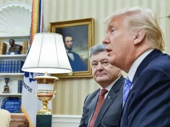 Порошенко на майбутньому саміті НАТО сидітиме поруч з Трампом