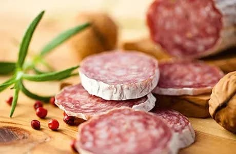 Лапа заявив про невідповідність маркування складу м'ясних продуктів в українських магазинах