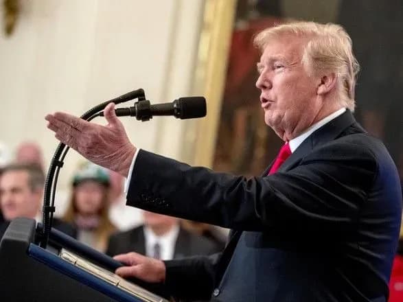 Трамп пригрозив ввести мита на автомобілі з ЄС, якщо переговори з Юнкером проваляться