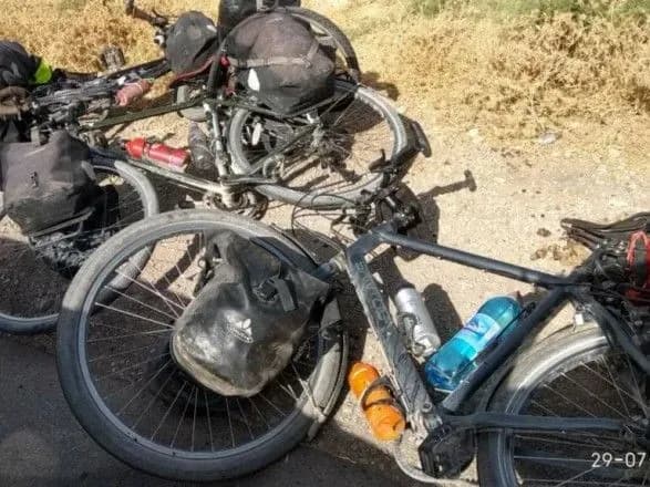 У Таджикистані автомобіль в’їхав у групу іноземних туристів: є жертви