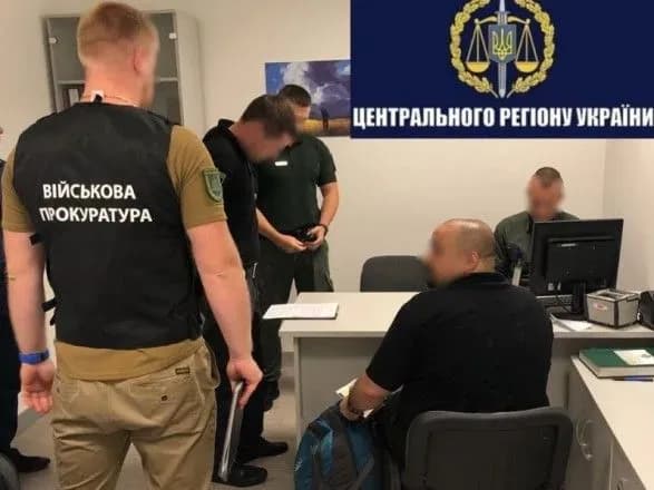 Військова прокуратура затримала іранця, який за хабар намагався потрапити в Україну